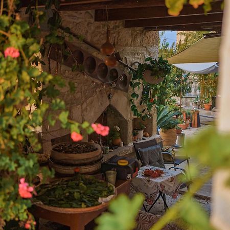Faith'S Stone House Guest House Simou Bagian luar foto