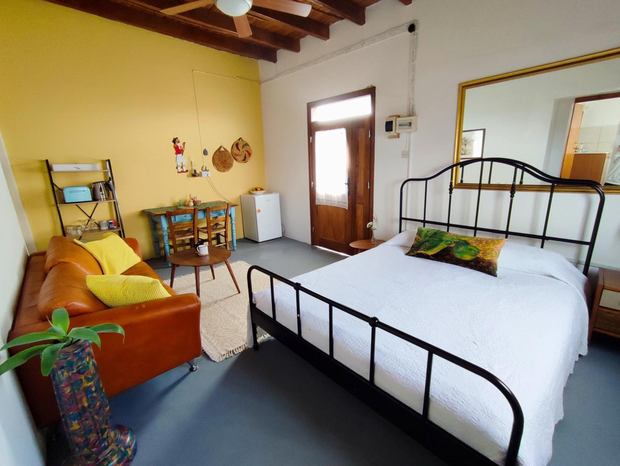 Faith'S Stone House Guest House Simou Bagian luar foto