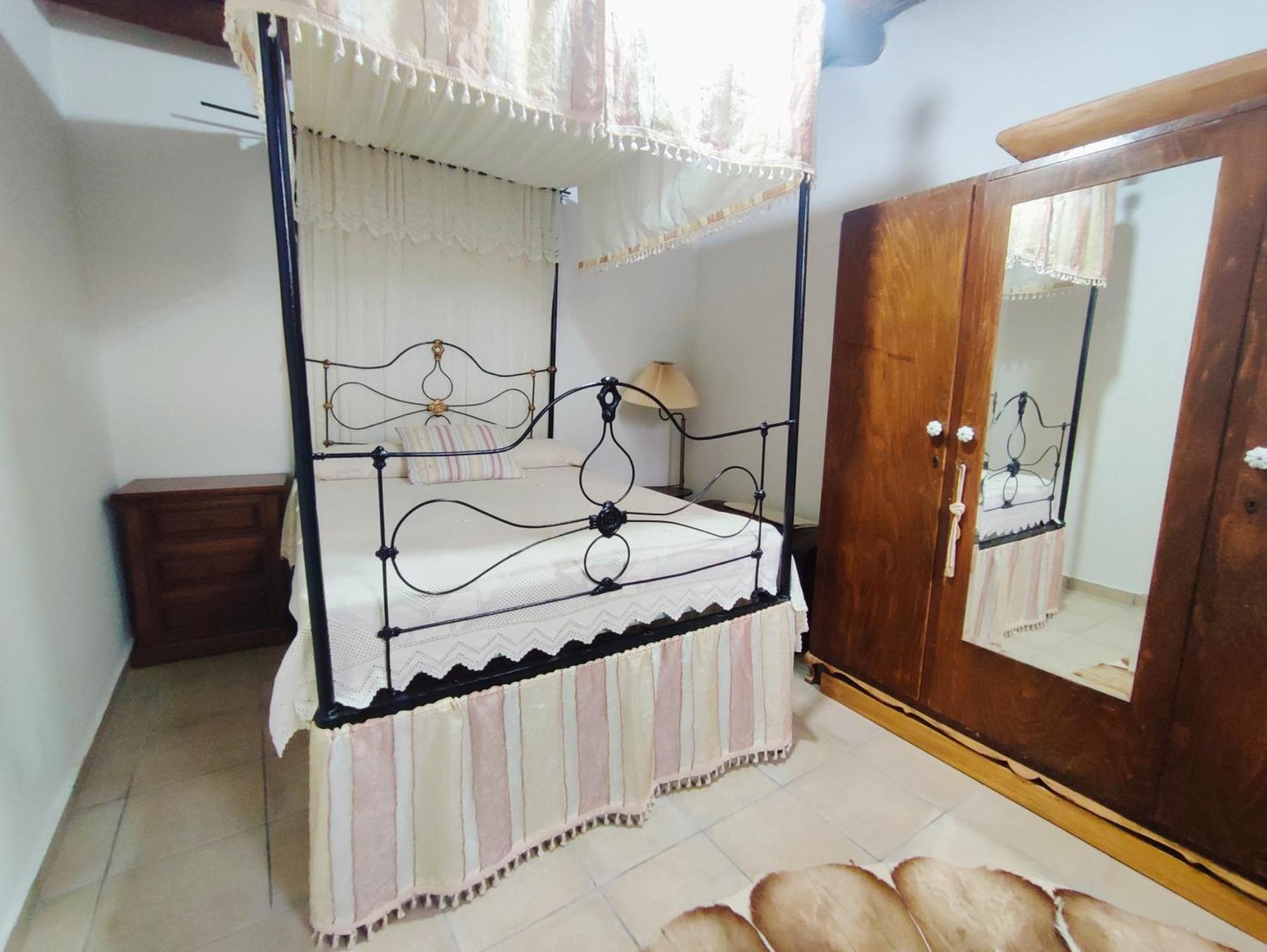 Faith'S Stone House Guest House Simou Bagian luar foto