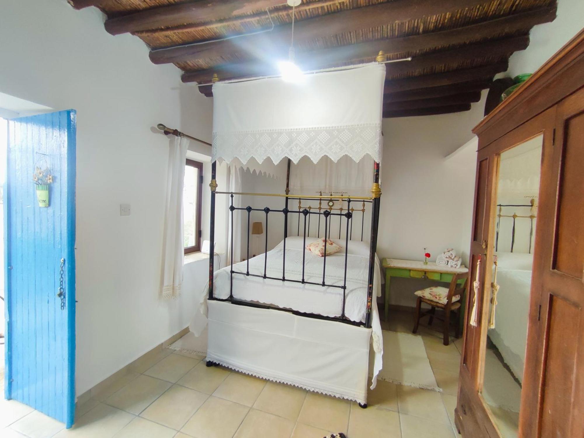Faith'S Stone House Guest House Simou Bagian luar foto