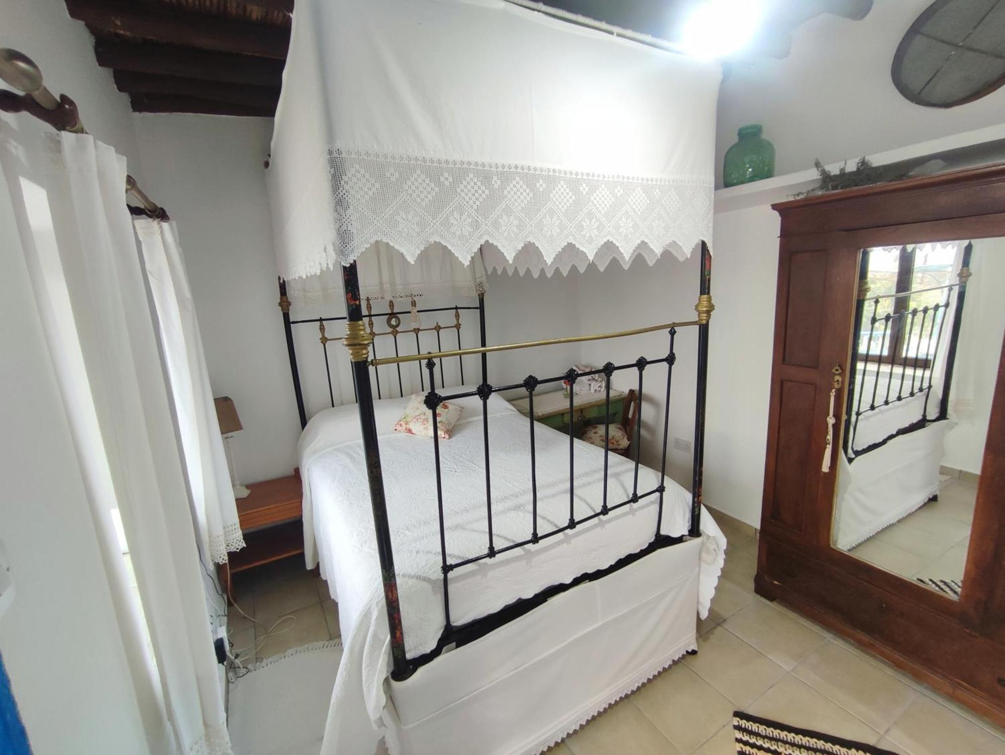 Faith'S Stone House Guest House Simou Bagian luar foto