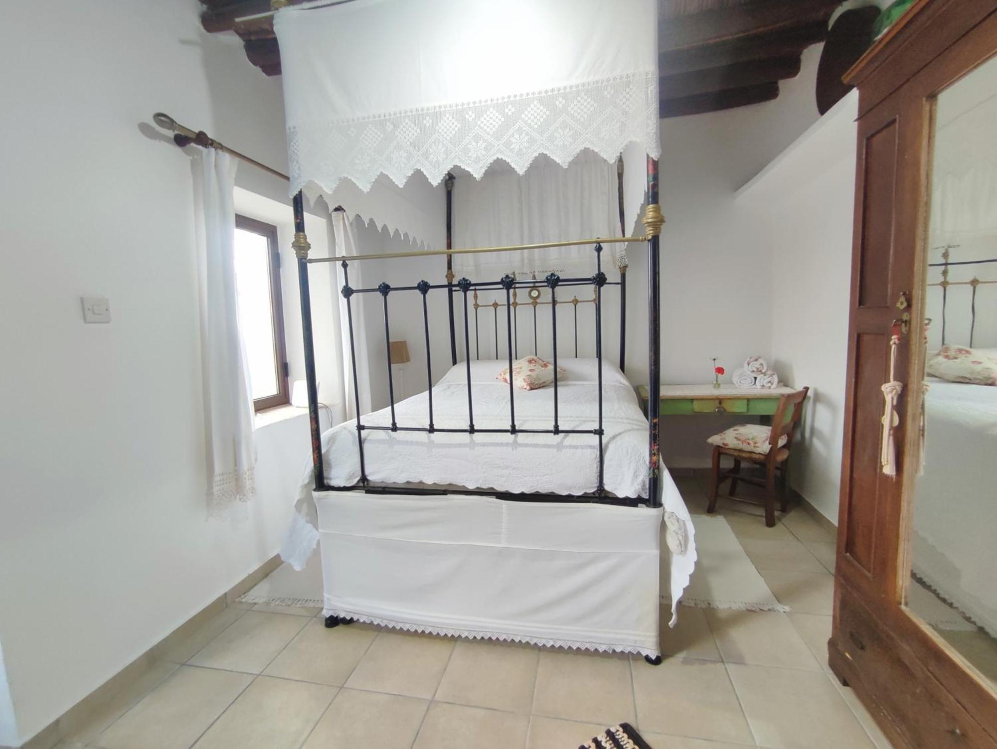 Faith'S Stone House Guest House Simou Bagian luar foto