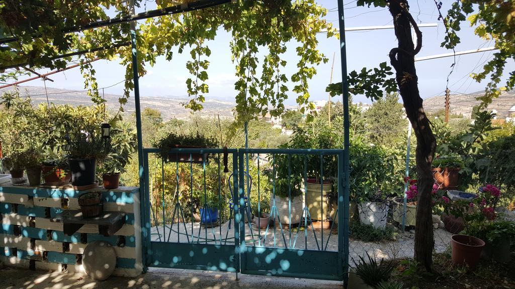 Faith'S Stone House Guest House Simou Bagian luar foto