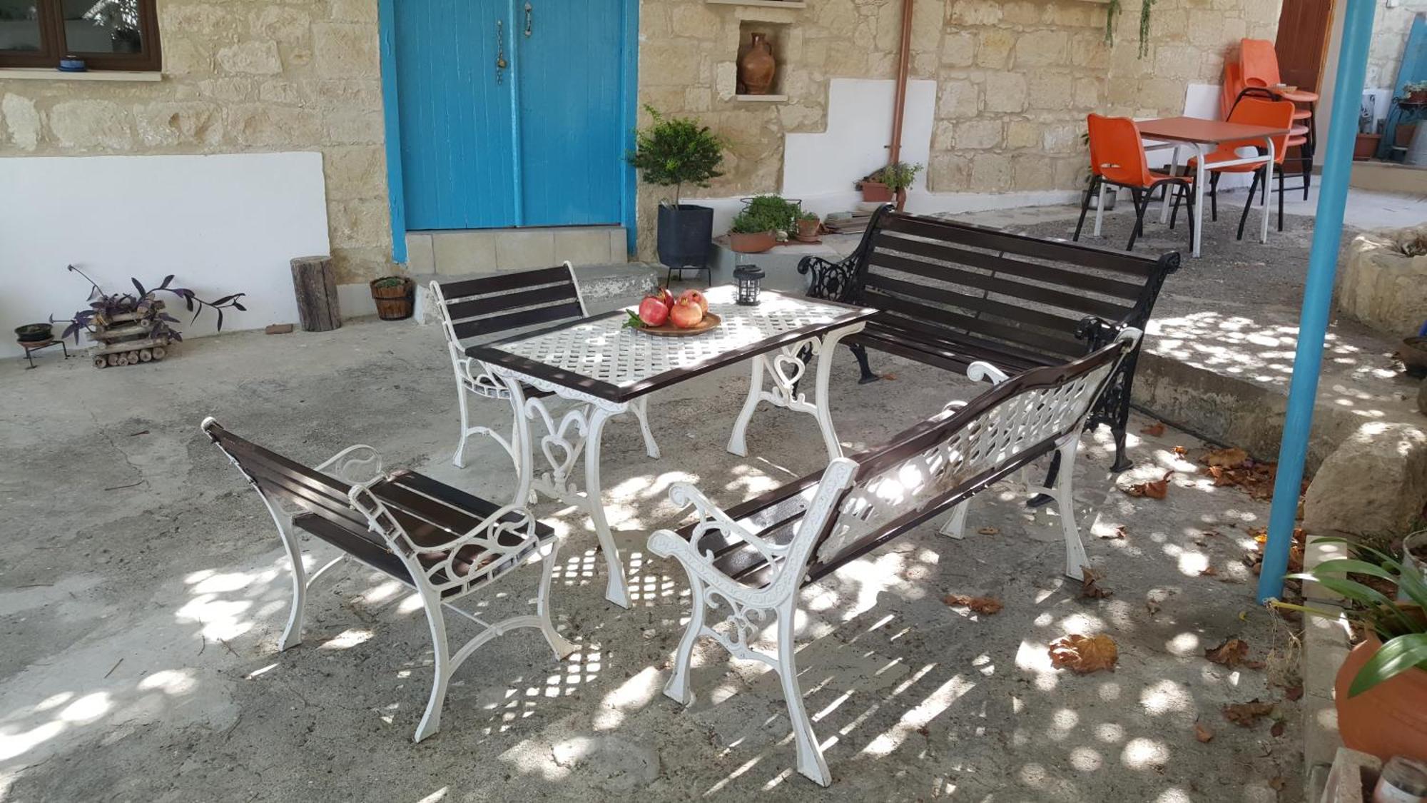 Faith'S Stone House Guest House Simou Bagian luar foto